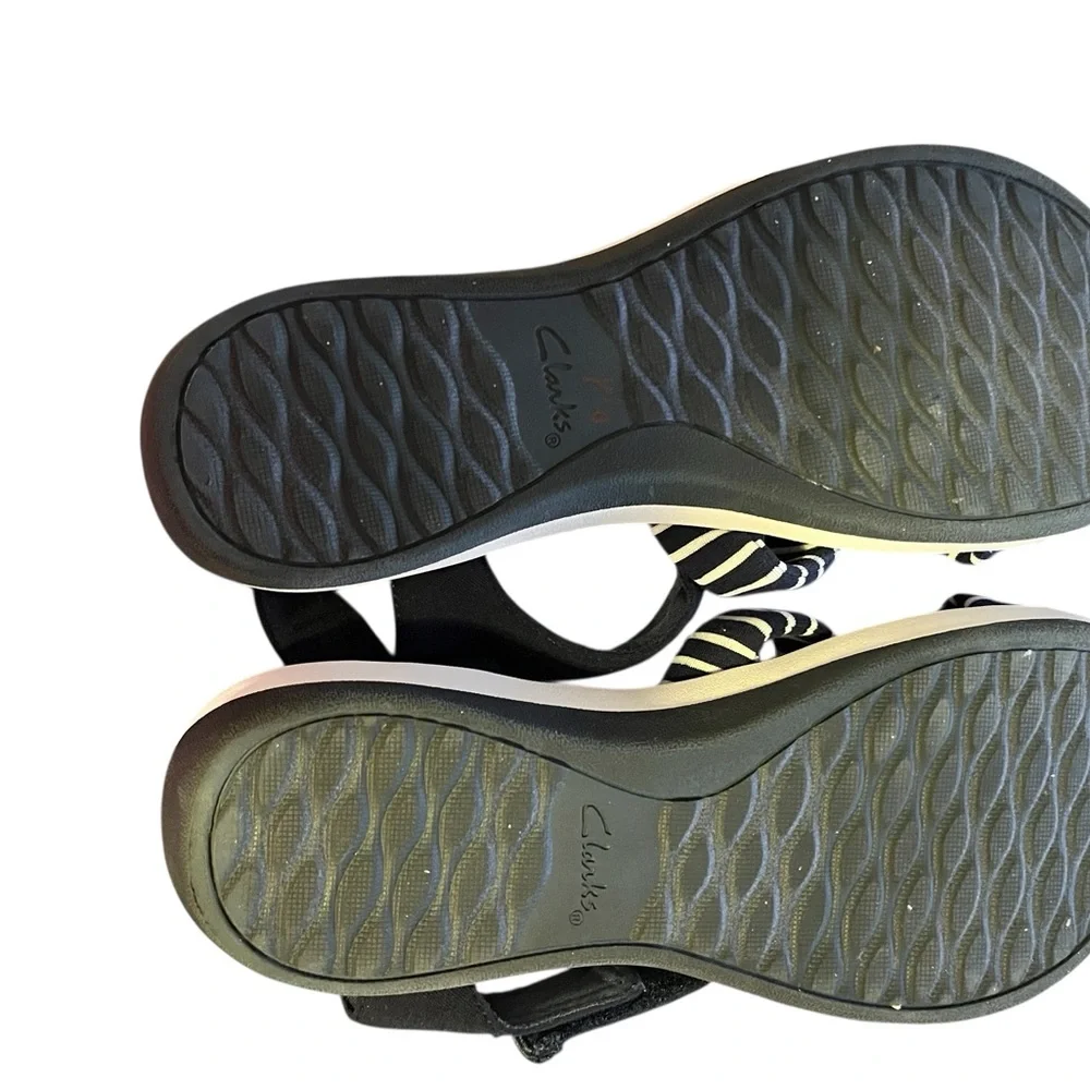 Clark’s Cloud steppers navy blue and cream sandals size 10